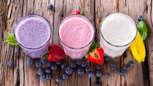 10 RECEITAS FÁCEIS DE SMOOTHIES                                                                         